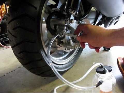 Burgman 650 - DIY - Rear Brake Fluid Replacement