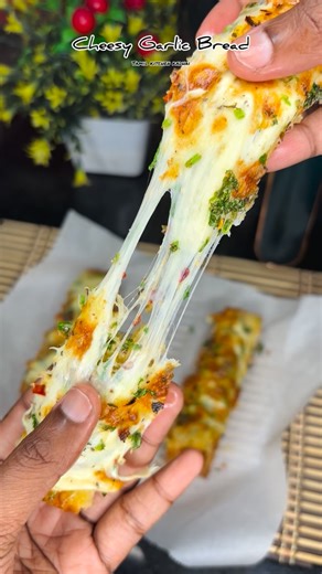 Tamil Kitchen Kadhai (Chrispa) | That golden crust… that cheesy stretch… pure magic 🧀✨ Cheesy | Garlic | Bread | Butter | Toasted | Crispy | Melted | Flavourful | Homemade... | Instagram