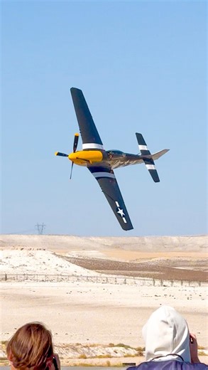 Alican Nalbat on Instagram: "North American P-51 Mustang #p51mustang #sivrihisarhavagösterileri #eskişehir #airshow #aviation #aviationlovers #warbirds #aviationhistory #vintageaircraft #classicaircraft #warbirdrestoration #ww2aircraft #pearlharbor @sivrihisarhavagosterileri"