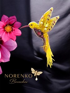 Handmade Beaded Hummingbird Brooch – Embroidered Bird Pin with Crystals and Pearls