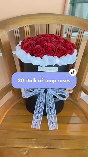 Tak semua nak bunga fresh. Ada yg suka bunga artificial sebab boleh tahan lama. soap rose antara pilihan artificial yg popular untuk bunga bouquet. you guys boleh request mcm2 theme dan color untuk bouquet ya ! kalau nak lebih nampak romantik, soap rose color merah dan gabungan wrapping hitam sangat sesuai . #soaprose #soapflowerbouquet #surprisedeliveryjb #surprisebouquetjb #floristjb