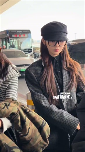 Mini-Face Beauty: Yang Chaoyue's Beret Look