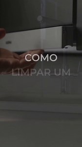 🎛️ Como Limpar um Exaustor em Inox? Limpar um exaustor de inox é algo essencial que deve ser incluído na limpeza regular da cozinha, especialmente devido ao acúmulo de gordura. Para tal, use água morna com detergente neutro e um pano macio para limpar a superfície suavemente. Evite usar panos encharcados, pois a água pode acabar por manchar o inox. Após a limpeza, seque com um pano seco para remover o excesso de água. Tem uma cozinha com inox em sua casa? Conte-me o que acha sobre este material