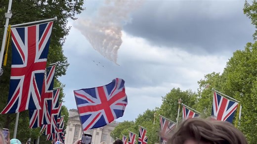 VE Day 80 years celebrating on The Mall London The fly over The red arrows #RedArrows #VEDay | Foley’s Photos - sunrise