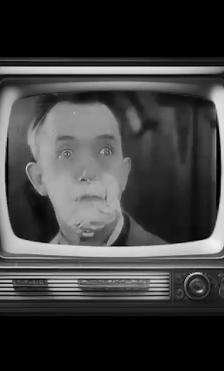 the war never ends😍😂🤣🥰😍 #laurelandhardy #stanlaurel #oliverhardy #laurel #hardy #stanandollie #comedy #hollywood #laurelhardy #nostalgia #oldhollywood #stanlioeollio #ghadimiha #movies #ghadimia #movie #actor #comedian #film #classichollywood #legend #films #cinemacinema | Laurel&Hardy