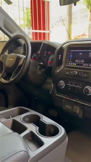 Chevrolet Silverado 2023 Custom 4x4 8 cilindros