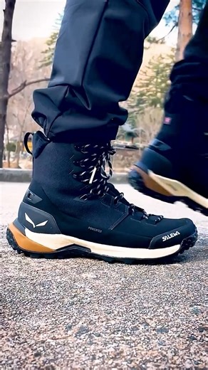 벤콩부부 세계여행 | 벤자민 on Instagram: "🦅살레와 SALEWA ☑️TITLE: 푸에즈 동계 미드 파워텍스 멘 PUEZ WINTER MID POWERTEX MEN ☑️COLOR: 블랙/블랙 BLACK/BLACK 도시에서부터 기술적인 용도까지, 하루 종일 편안함을 제공하는 남성용 단열 하이컷 겨울 트레킹 부츠🥾 💡특징 Features 📌3F Sytem ‘Foot’의 자유로운 움직임과 ‘Fit’의 안정적인 고정, ‘Flexibility’의 유연성을 결합하여 발의 편안함과 지지력을 제공 📌Climbing Lacing 클라이밍 슈 레이싱 기술로 발에 밀착 📌Overlab Closing 보온을 위한 오버랩 마감 📌External Toe Cap 외부 토 캡으로 발가락 충격보호 📌POMOCA Outsole 포모카 아웃솔 적용으로 미끄러짐 방지 📌Heel Stabilizer 뒷꿈치 잡아주는 힐 스테빌라이저 📌TPU Film Protection TPU 필름으로 내구성 