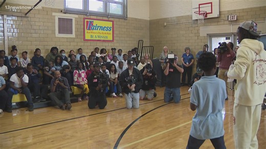 Boxer Keyshawn Davis visits alma mater: Jacox Elementary School in Norfolk
