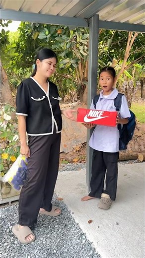 Don't follow me! #watdibell #สวัสดีเบลล์ #โบ๊ะบ๊ะshorts @funnyfernchannel59