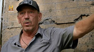 341K views · 12K reactions | En su búsqueda por develar los misterios más curiosos del pantano, Troy Landry decide investigar una serie de fenómenos inquietantes en una de las secciones más tenebrosas del pantano. Allí, deberá hacerle frente a un grupo de criaturas extrañas que nunca antes había visto. MIÉRCOLES 9 PM MEX | 9:50 PM COL-ARG #MisteriosDelPantano | HISTORY | Facebook