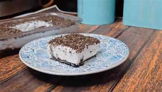 Only 2 - Ingredient Oreo Dessert | Oreo Pudding No Steam No Bake - 10 minutes Oreo desserts #oreo #oreopudding #oreocream #oreocake #oreodessert #oreodesserts #oreodessertrecipe #oreobiscuitrecipe #recipe #easydessert #oreorecipe #oreorecipes ingredients 30 Oreo biscuits 6 small pack I used vanilla oreo biscuits u can use chocolate Oreo or strawberry Oreo 2 tbsp butter or u can skip butter n use 2 tbsp milk or 2 tbsp water any 1/2 cup whipping cream chilled seperate the cream aside from 4 packs 
