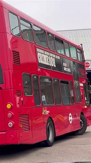 6 terminating at Willesden, Bus Garage