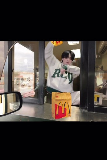 過去の自信作を海外の方向けに編集し直したよ💜#bts #防弾少年団 #バンタン #방탄소년단 #jungkook #army#jimin#micdrop #fakelove #idol #butter@안녕하세요전정국입니다반갑습니다30자채우려고이렇게길게적어 @BTS