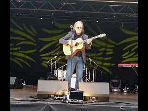Dougie MacLean performing Caledonia, Perth 2022