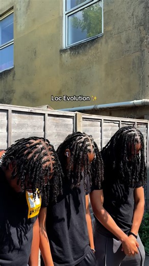 What’s your favorite loc stage? 🌴 Our favorite stage is the teen/budding stage! This when you’re in the middle of the transition from loose hair, to locked hair 🌱 There are so many changes going on, you can actively see them in your locs before they become mature and dense 🌳 Tell us, which is yours? 👇🏾 🎥: @getloccy | FreeTheRoots
