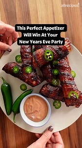 BBB—Bring back barbeque! It's chilly outside for most of our friends, but the cold weather has never stopped us from enjoying a nice bbq snack. Today Nicole is giving you the 411 on these Baked Shotgun Shells—To make a long story short, they're meat wrapped in more meat AKA our love language 🥓🌶️ GET THE RECIPE: https://bit.ly/485tQK9 🧑‍🍳 Recipe submitted by: Nicole McLaughlin #food #foodie #baked #shotgunshells #meat #meatrecipes #barbecue #bbq #smoked #oven #easyapps #appetizers #homecook #