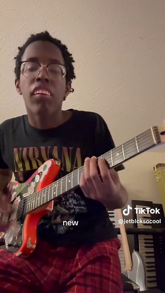 the folks at @Neural DSP sent me their mesa boogie mark ii c suite so heres a little ditty to test it out !! #music #guitar #guitartok #emo #hum #midwestemo #grunge #titlefightband #grungegaze #shoegaze