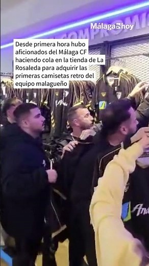 Los primeros compradores de la camiseta retro del Málaga CF 2026
