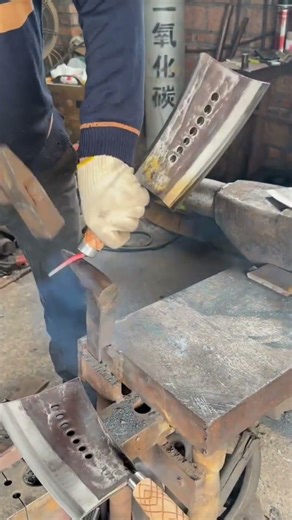 Fitting the axe handle tightly ensures the tool stays strong and safe during heavy use #construction