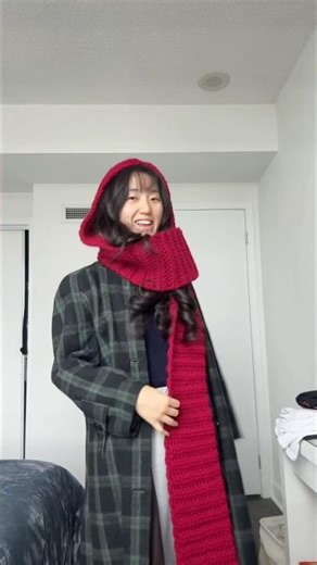 the perfect crochet winter hooded scarf/scoodie 🧣 #crochet #diy #crochetclothing #winterfashion