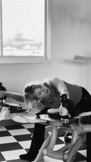 White Lotus by Elizabeth | 🙏 “Stop stretching tight muscles and start hydrating your joints.” 🤗 We often focus heavily on opening the chest, but true mobility... | Instagram