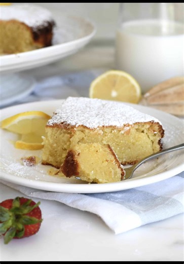 ✨ Torta Caprese Bianca ✨ A dreamy white chocolate almond cake flavored with lemon 🍋🤍 Soft, rich, and naturally gluten-free, with the most tender crumb and decadent flavor in every bite. This traditional Italian cake is simple, elegant, and absolutely irresistible 😍🇮🇹🤌🏻 One of the favorite recipes in my cookbook, Manuela’s Sweet Temptations 🤗 recipe and cookbook links in profile #tortacaprese #italiandessert #glutenfreecake https://www.cookingwithmanuela.com/2022/09/torta-caprese-bianca-i