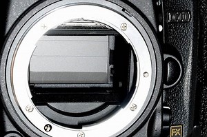 Theory: Nikon D600 Sensor Dust Problem Caused by Scratches in the Mirror Box?