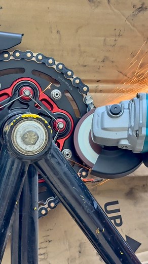 Old’s off, new RK chain’s in #Ducati #ducatisevice #RKChain #limitless #limitlessspeedup | Limitless Speed Up