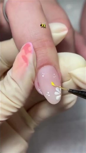 Adorable Bee Nails 🐝✨Easy Spring Daisy Nail Design Tutorial #floralnails #springnails #nailart