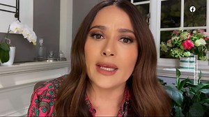 Ihre Brüste werden immer größer: Salma Hayek spricht nun offen über ihre Oberweite