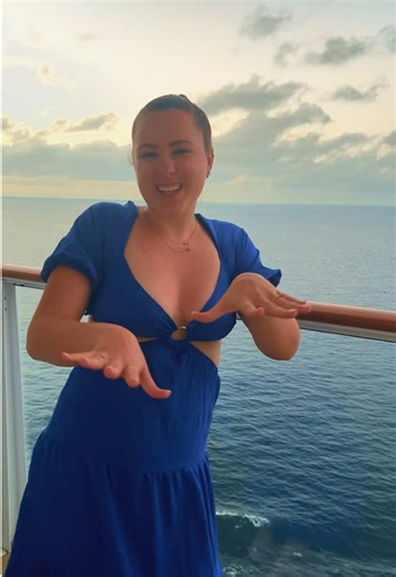 Had to bring out the Mamma Mia choreography for my last cruise night 🕺🪩👑🚢 ##mammamia##cruisetok##summerdress##summervibe##dancingqueen