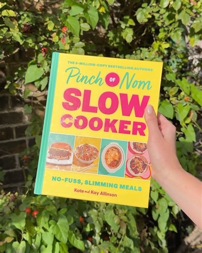 Pinch of Nom on Instagram: "It’s officially SLOW COOKER DAY 🥘🎉 Waiting for your copy to arrive? Let us know and you could win a PON apron 🤩Get your copy for 50% off via the link in our bio 🔗 Here’s what’s inside this gorgeous NEW BOOK… 📊 A slow cooker conversion chart ⏱️ High/low slow cooking times and prep times 📋 100 NEW recipes that work in ANY slow cooker 🥘 21 no-fuss dump bag recipes Plus brand-new chapters including: 🍕 Fakeaways 🥧 Comfort (think pies, roast dinners, and even quich