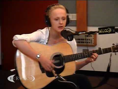 Laura Marling performing "Rambling Man" on KCRW