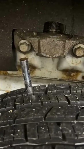 long iron penetrates the car tire #automobile #car #mechanic
