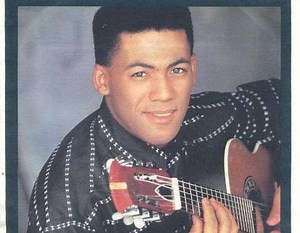 Jonathan Butler - Holding On | Top 40