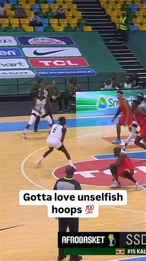 Definition of a team player 🙌 | FIBA