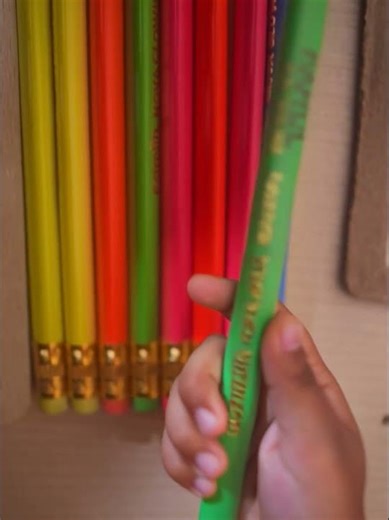 www.dreamik.com l DreamikAI | Personalized Pencils with kids name laser engraved 10 pencil box