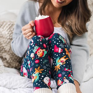 1K views · 363 reactions | It's time to cozy up for the season! Stay warm and comfortable all season long in our NEW Express Your Elf leggings! 朗 | SweetLegs | Facebook