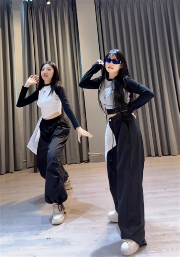 Là do em hoang tưởng 💃🏿@𝐃𝐮̛𝐨̛𝐧𝐠 𝐀́𝐢 𝐕𝐲 @ÁI VY @DAV Music @HTM Entertainment @HTM Media @Võ Huỳnh Ngọc Duyên