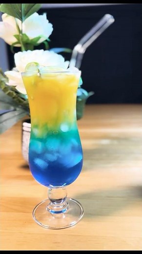 Summer Drink Recipe 🌞🍹 💙 Tropical Blue Refresher with a Bright Yellow Twist.