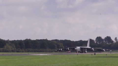 B-52 Flight Ops: Takeoff & Landing   Cockpit View