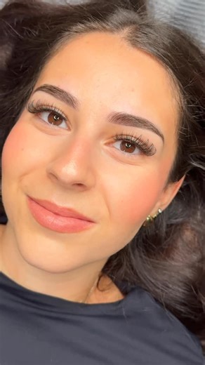 LKA Institut on Instagram: "✨ Microshading en évolution ✨ Les premières vidéos : résultat complètement cicatrisé 🤎 Couleur adoucie, effet naturel et fondu. Les deux dernières : après la retouche annuelle ✨ On ravive l’intensité et on redonne toute sa fraîcheur au sourcil. Un entretien = un résultat toujours impeccable 💫 ⏰Temps de procédure : 3h00 🌡️Douleurs: légère /moyenne ( avec crème anesthésiante) 🕰️ Tenue : 3 à 5 ans ( selon type de peau ) 🩹Cicatrisation: 5 à 10 jours 💰Prix : 500 frs 