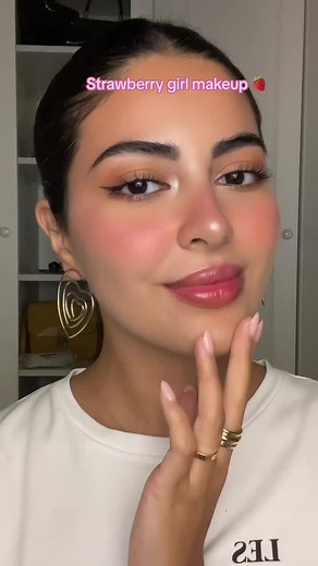Strawberry Girl Makeup Trend with Niceonesa Products