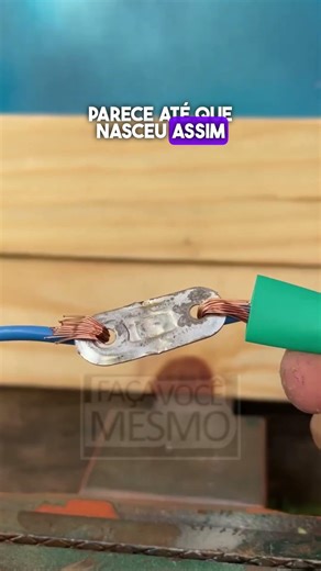 Electrician demonstrated an unusual way to make a splice #ElétricaRaiz #Brasil #SoluçãoCaseira