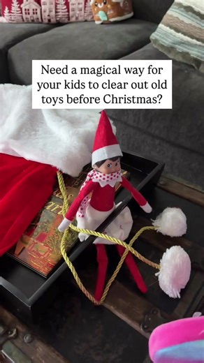 Elf Magic: Give Old Toys to Santa's Bag