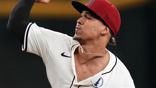 Diamondbacks pitcher Justin Martinez injures right elbow in 9th inning against Mariners