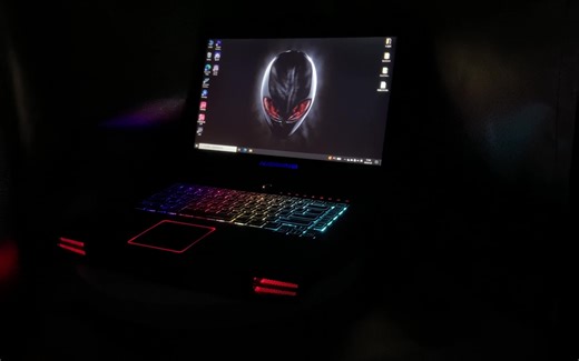 [数码]2023年新人UP主第一条视频-12年前2W的游戏本重获新生-Alienware M15X的升级复原（01）