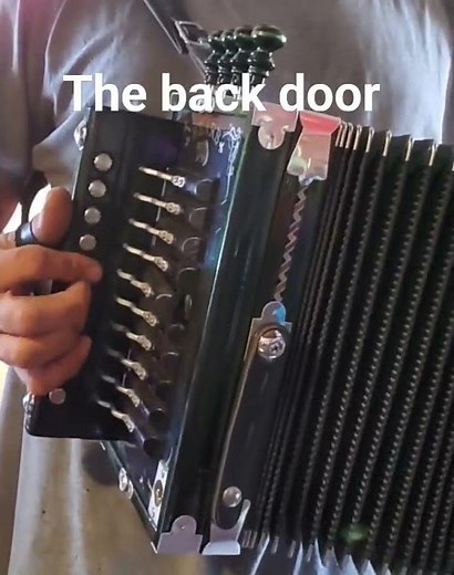 The Back Door on 3 buttons beginner cajun accordion