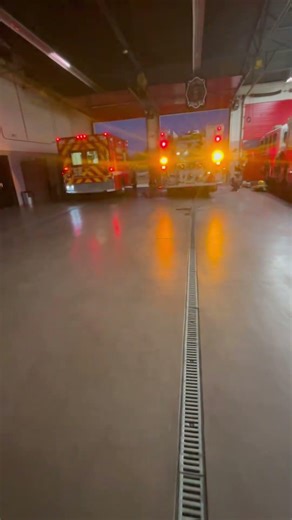 *Tone board* Phoenix Fire Dept. Engine and rescue 52 responding #az #cool #viral #firedepartement