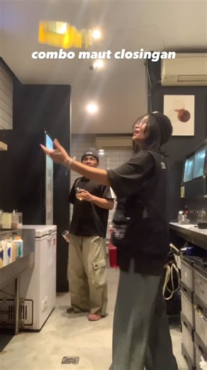 G on Instagram: "SET ME FREE GADA OBAT🔥 Reflek nyebut @mister.aloy 🚨PLAYLIST DI BIO UDH UPDATE LAGI YAH🚨 Ft. @asteroidluarangkasa_ #baristadaily #barista #ootd #baristalife"